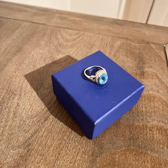Blue Topaz ring Size 7 - Picture 5 of 6